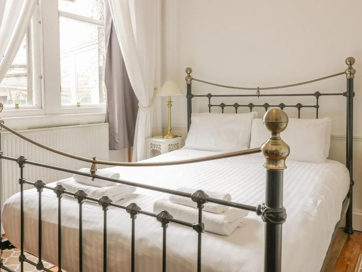 3 Lynedoch Place Apartment Edinburgh 0*,  United Kingdom