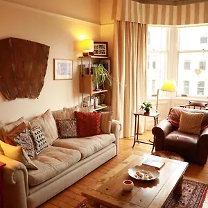Woodburn Terrace, Morningside, Apartment